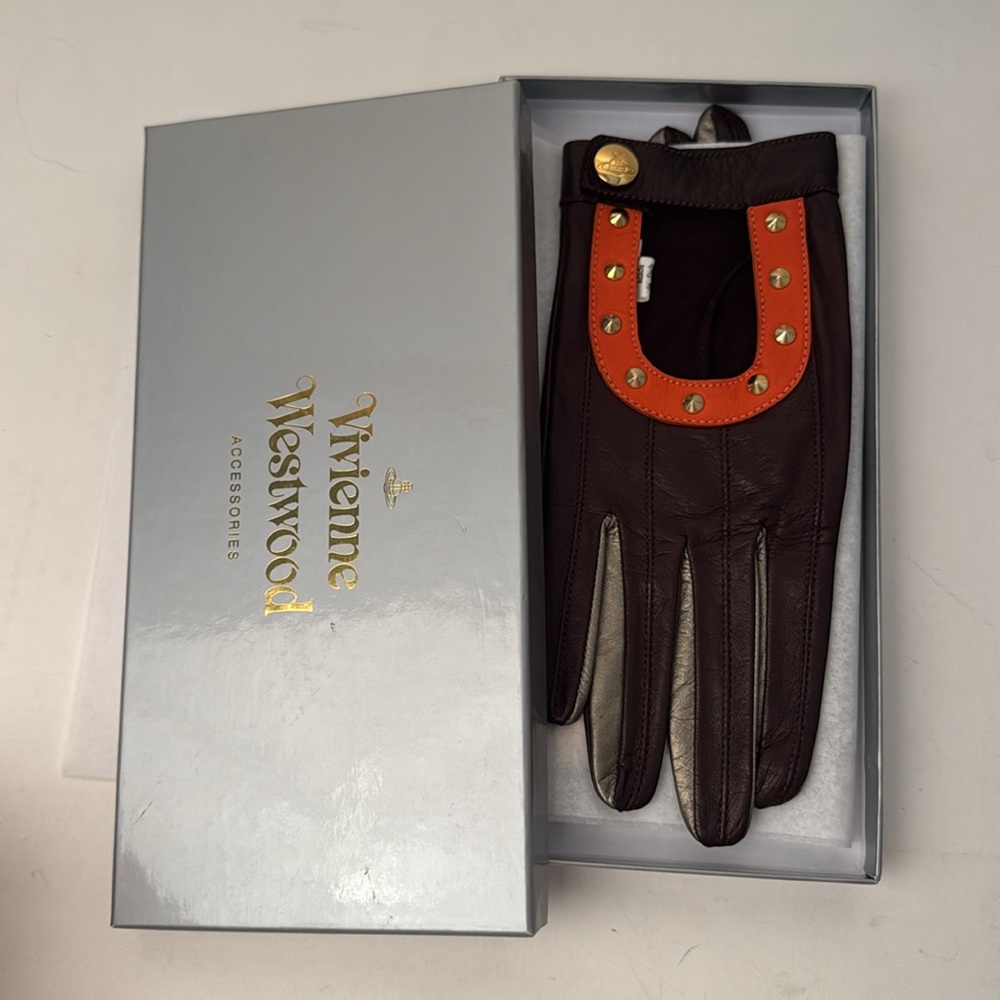 VIVIENNE WESTWOOD
BRAND NEW VINTAGE GLOVES ORANGE/BROWN/SILVER LEATHER WSTUDS M - Picture 6 of 17